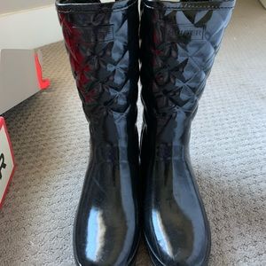 Quilted black Hunter rain boots size 6